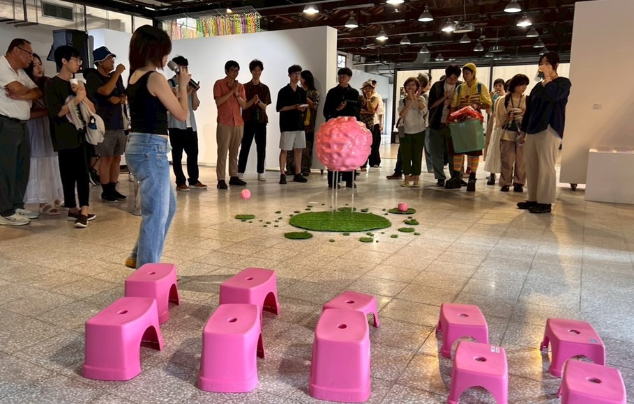 陽交大百川學程藝術展「反自傳」,學生之間的「差異」成為創意與對話的起點。(圖片來源/《IN PEOPLE》節目)