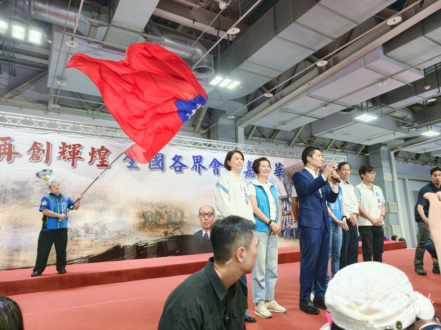 台北市長蔣萬安壓軸出場:感念經國先生於70年前,時任退輔會主委,帶領3000多位榮民弟兄,披荊斬棘,開山造路,創造台灣奇蹟。(圖/空航技校友總會 提供)