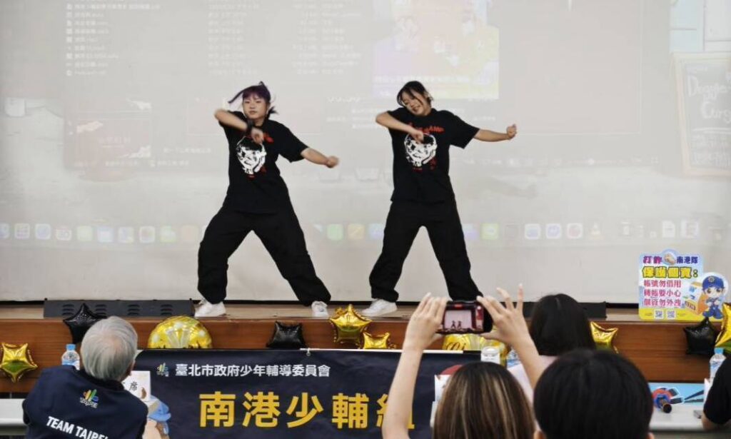 南港分局及南港少輔組舉辦青少年Podcast成果發表會活動。(圖/記者薛秀蓮 翻攝)