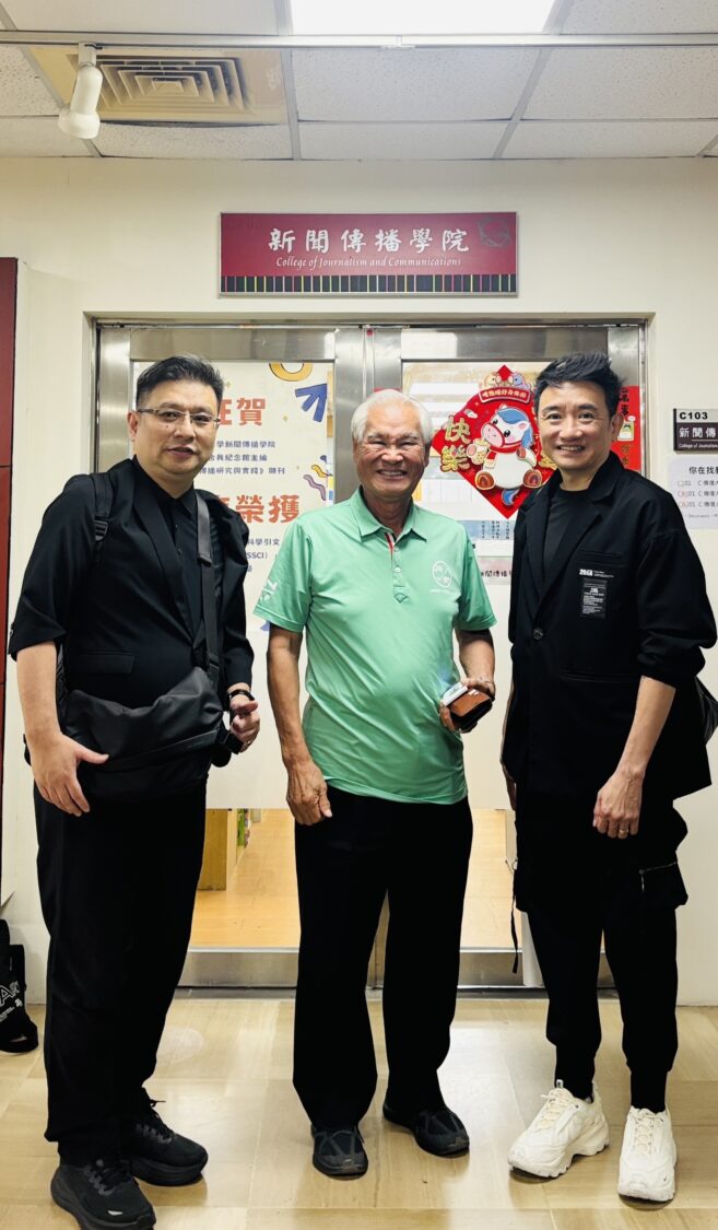 左起-亞威AI學院三長黃頌揚教務長、陳志寬院長、張楷文執行長於世新大學教授各系主任師資培訓營會進階AI應用。(圖/亞威AI學院 提供)