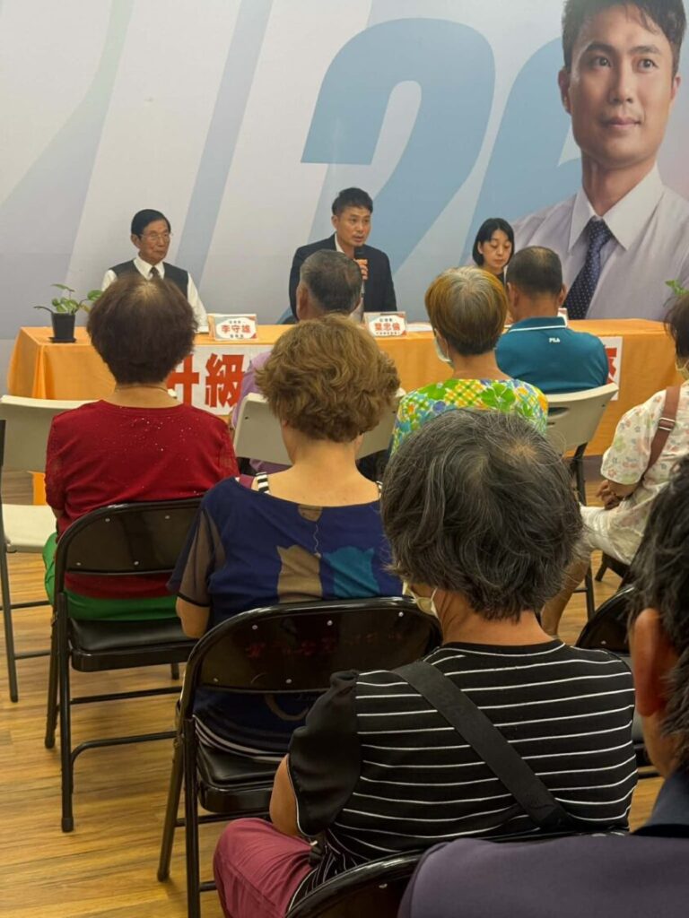 葉忠倫正式宣布參選竹南鎮長。（圖／記者鄭元毓翻攝）