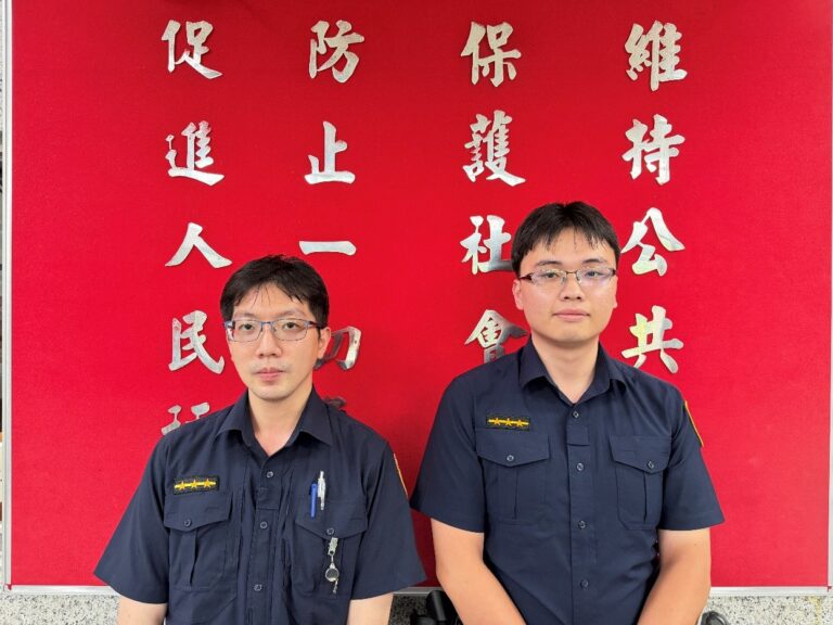 康寧派出所警員陳介正(左)、呂元豐(右)。（圖／記者薛秀蓮 翻攝)