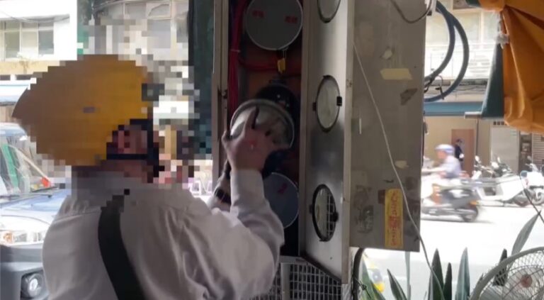 臺灣電力公司拆除電錶。(圖/記者 趙靜姸翻攝)