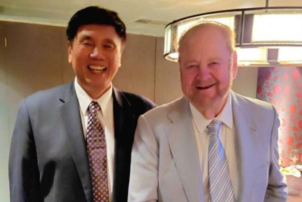 董久源博士與外泌體諾貝爾獎得主James Rothman於台北合照。(圖／記者翻攝)