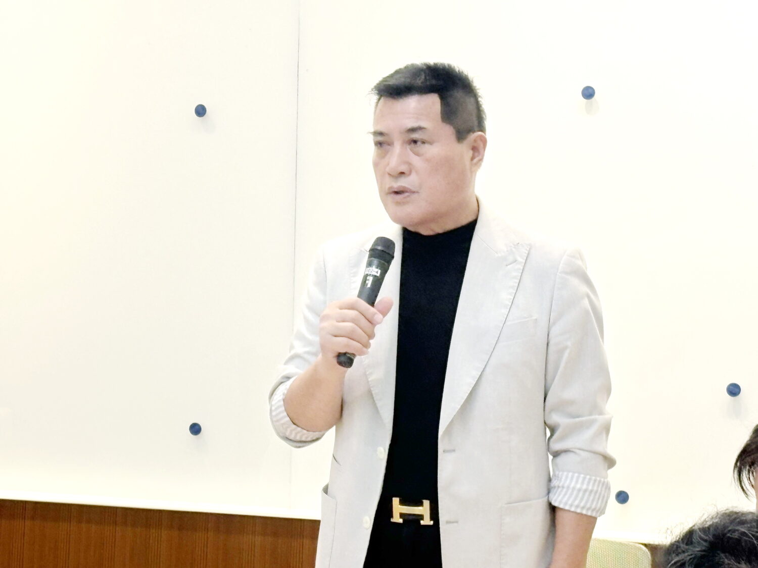 黃仁委員強調,未來將持續督促主管機關秉持公開透明、理性溝通及尊重專業的原則,廣納各界建言。(圖/記者包克明 攝)