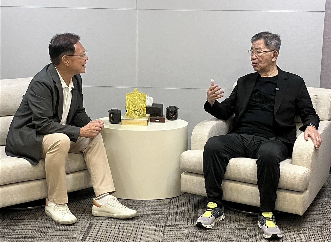 重磅消息!張啓楷日前特別登門拜訪蕭萬長,誠摯邀請擔任「競選總部榮譽主任委員」,蕭萬長當場欣然應允。(圖/記者翻攝)