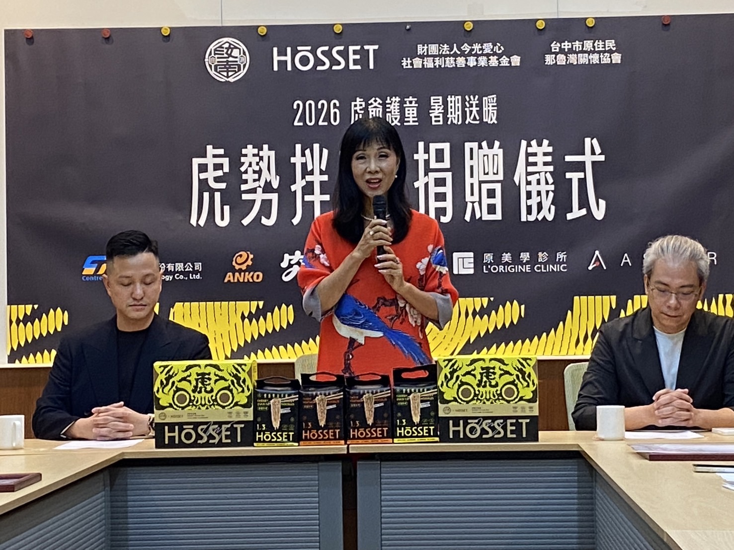王春梅透露,虎勢拌麵用開水燙熱後加蔬菜,風味十分爽口,大人、小孩都愛吃。(記者 包克明攝)
