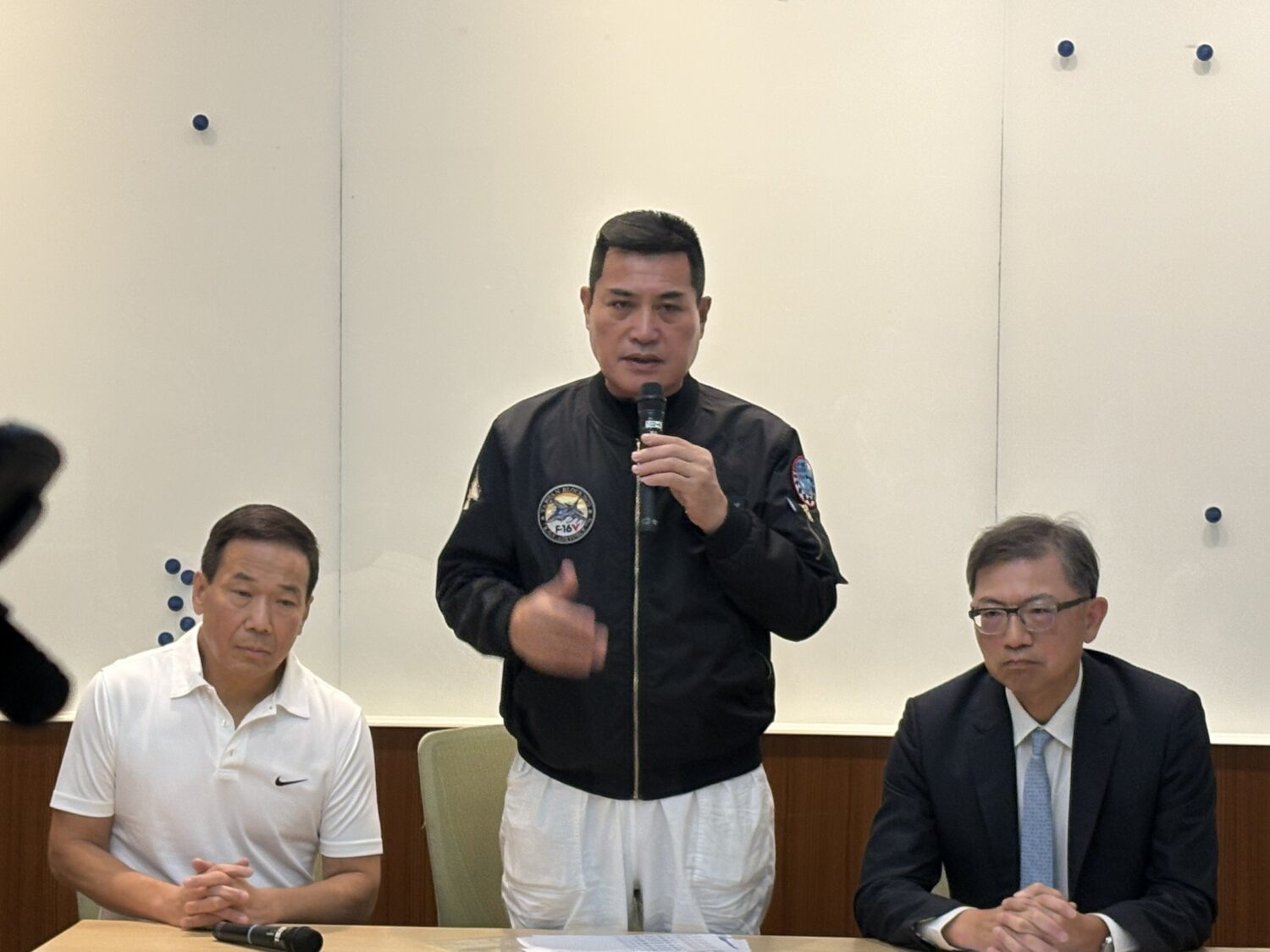 黃仁強調,立法委員及議員接受民眾陳情、協助向相關機關反映,本來就是民意代表為民服務的一環,「我們不是用特權,我們是按照民主程序。」(記者包克明 攝)