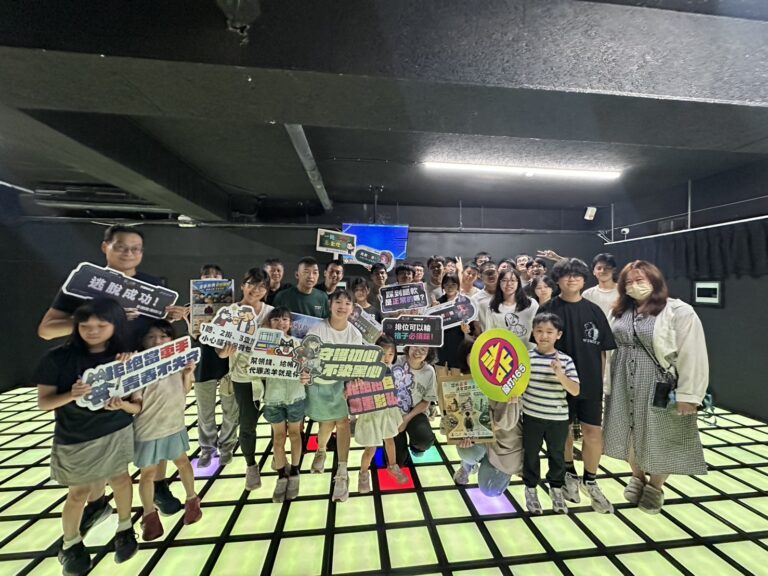 萬華分局日前偕同北市少年警察隊於暑假期間攜手親子運動場館「閃動格子」共同舉辦犯罪預防宣導活動。(圖/記者 趙靜姸翻攝)