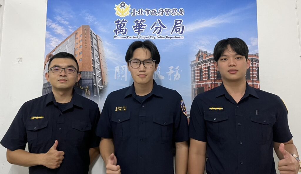 萬華分局西園路派出所警員蘇柏倫（左）、林昱祥（右）、警專實習生賴翊安（中）。（圖／記者 趙靜姸翻攝）
