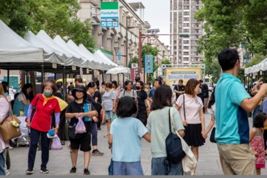 「有愛無礙 職向未來」身障就業結合市集超過30組攤位,人氣滿分。(圖/主辦單位提供)