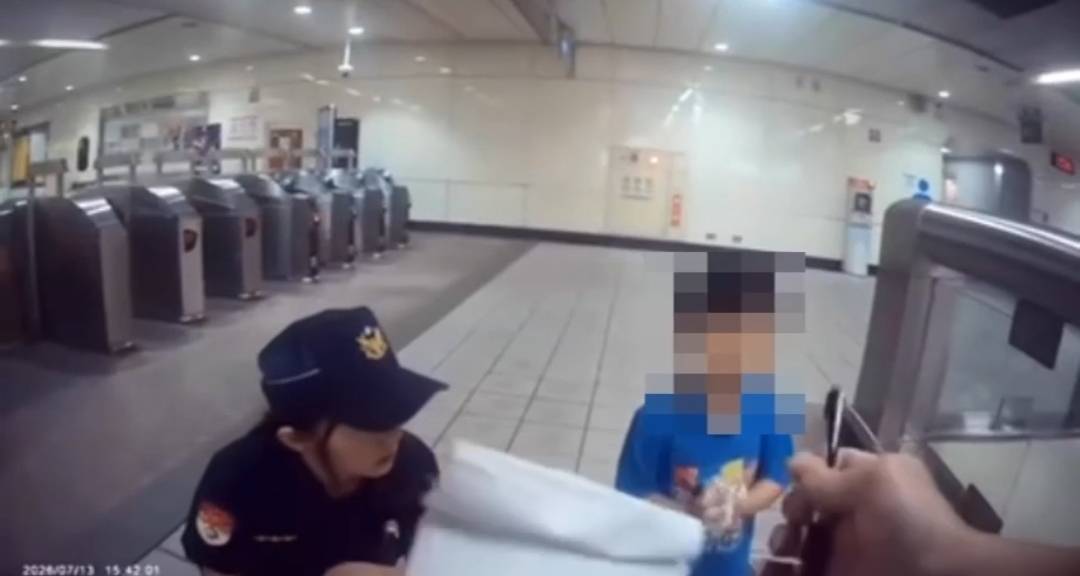 現場處理員警:警員陳肇祺、楊雅晶。(圖/記者李健興 翻攝)
