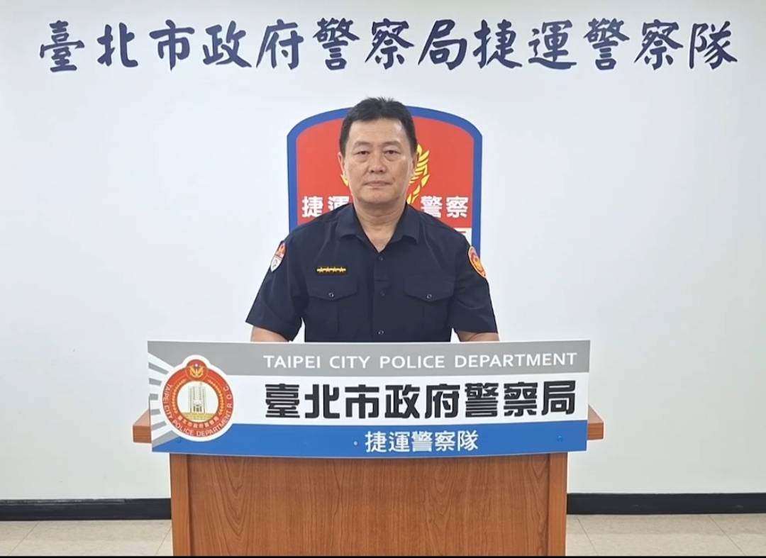 捷運警察隊第一分隊副分隊長蕭雨特說明案情。(圖/記者李健興 翻攝)