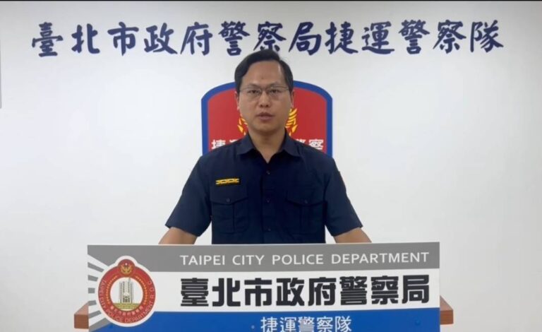 捷運警察隊副隊長黃孝勳說明事發情況。(圖／記者李健興 翻攝）