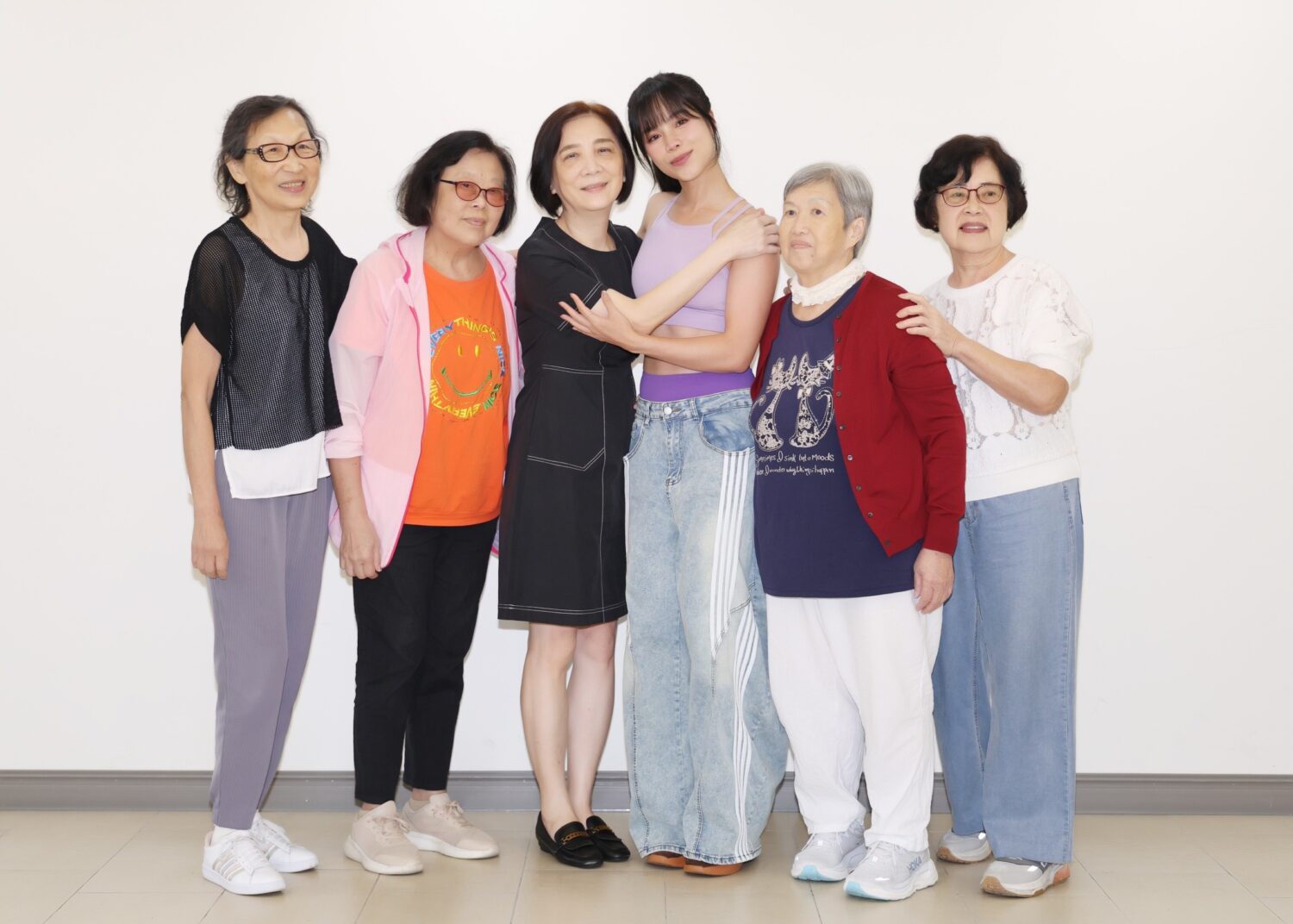 歌手林芯儀受邀擔任「紅心字會」的敬老大使。(圖/紅心字會 提供)