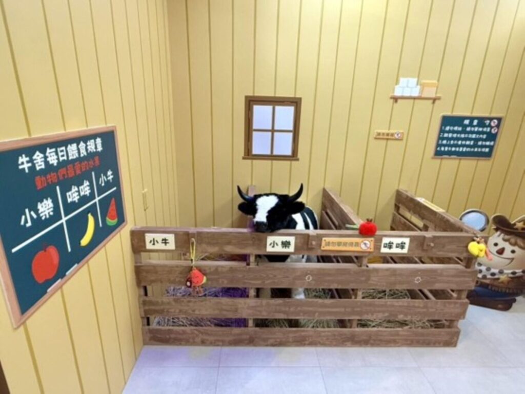 美村樂樂牧場志工體驗趣任務牛棚處。(圖/臺中市政府社會局提供)