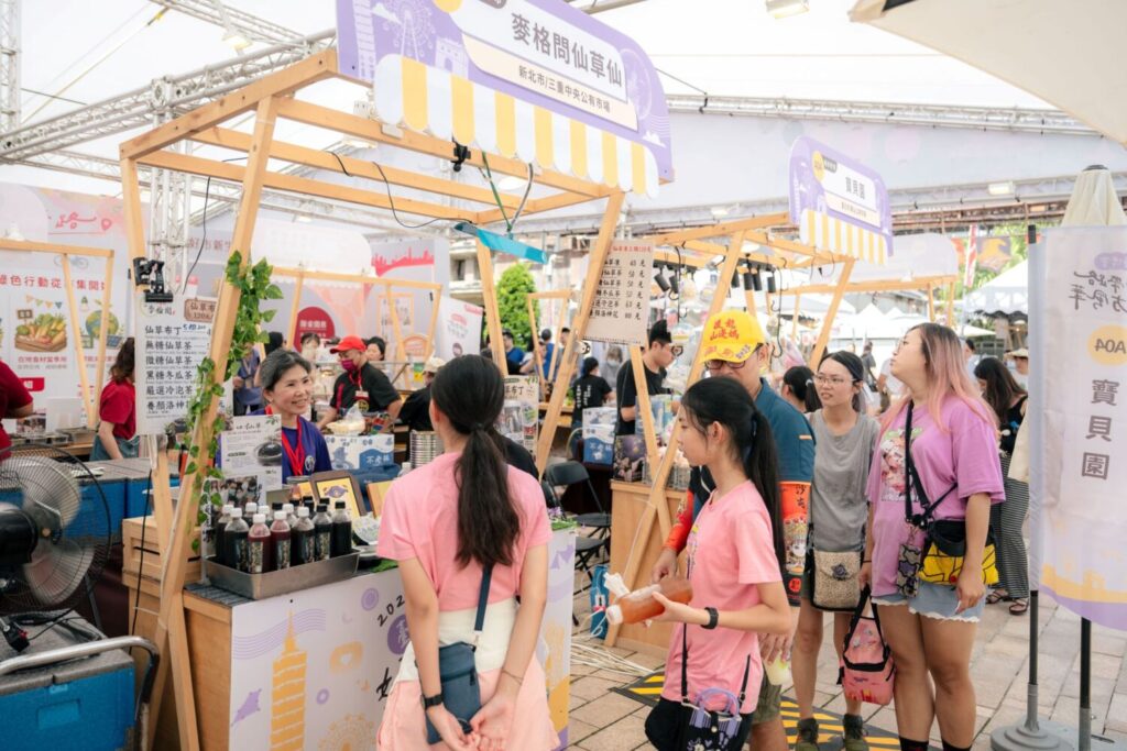 2026臺灣市博會-中區場活動首日消費人潮熱絡，民眾踴躍遊逛體驗傳統市場特色。(圖／主辦單位提供)