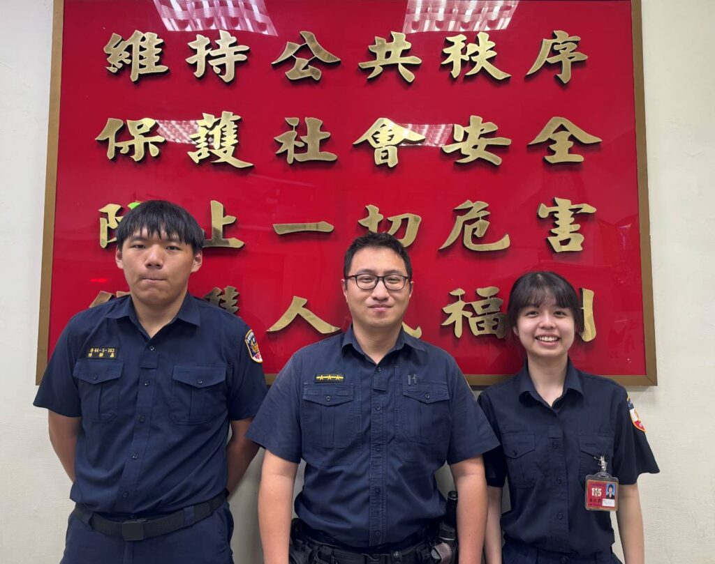 大同分局延平派出所警員賴冠穎(中)、實習生陳顥鑫(左)、胡歆悅(右)。（圖／記者 戴昱弘翻攝）