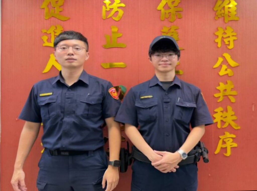 大同分局重慶北路派出所所長何彥鋒(左)、警員蕭志成(右)。（圖／記者 戴昱弘翻攝）