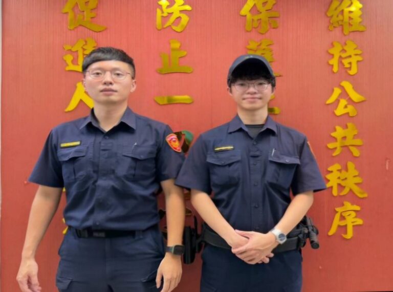 大同分局重慶北路派出所所長何彥鋒(左)、警員蕭志成(右)。（圖／記者 戴昱弘翻攝）