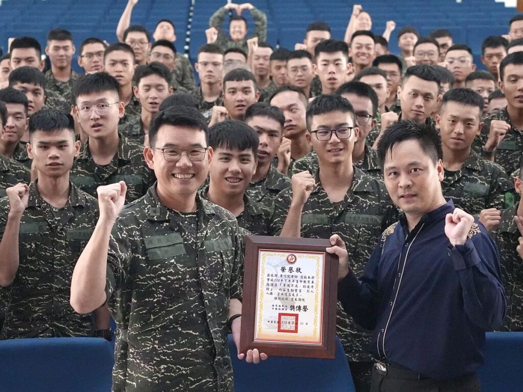 陸指部辦理生命教育講座，引導官兵培養正向思維與心理韌性。（圖／記者張泓笙翻攝）