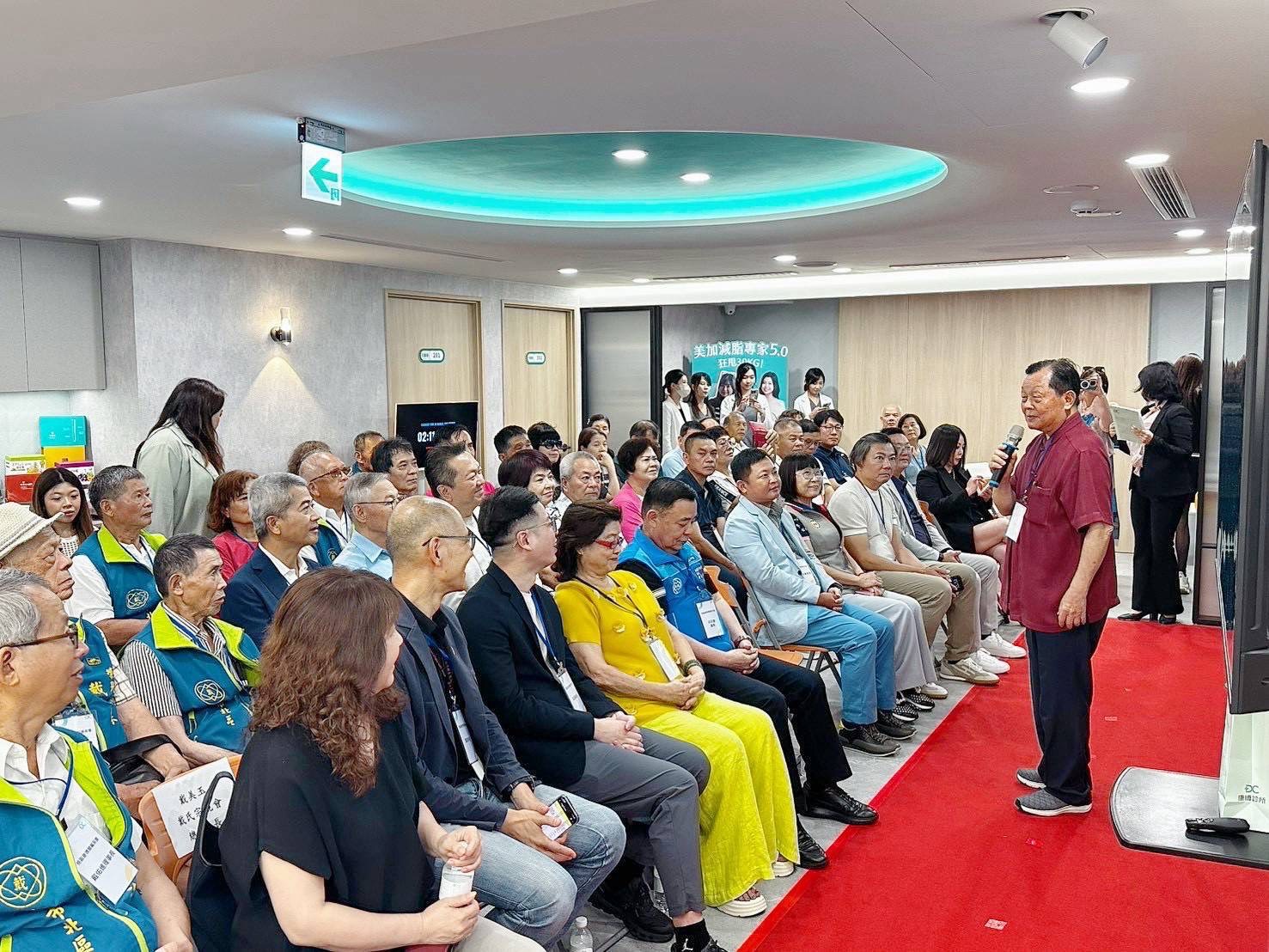 前苗栗縣長劉政鴻出席桃園康博診所開幕茶會並致詞，現場吸引產官界及地方人士踴躍參與，共同見證桃園健康照護新據點正式啟用。（圖／主辦單位提供）