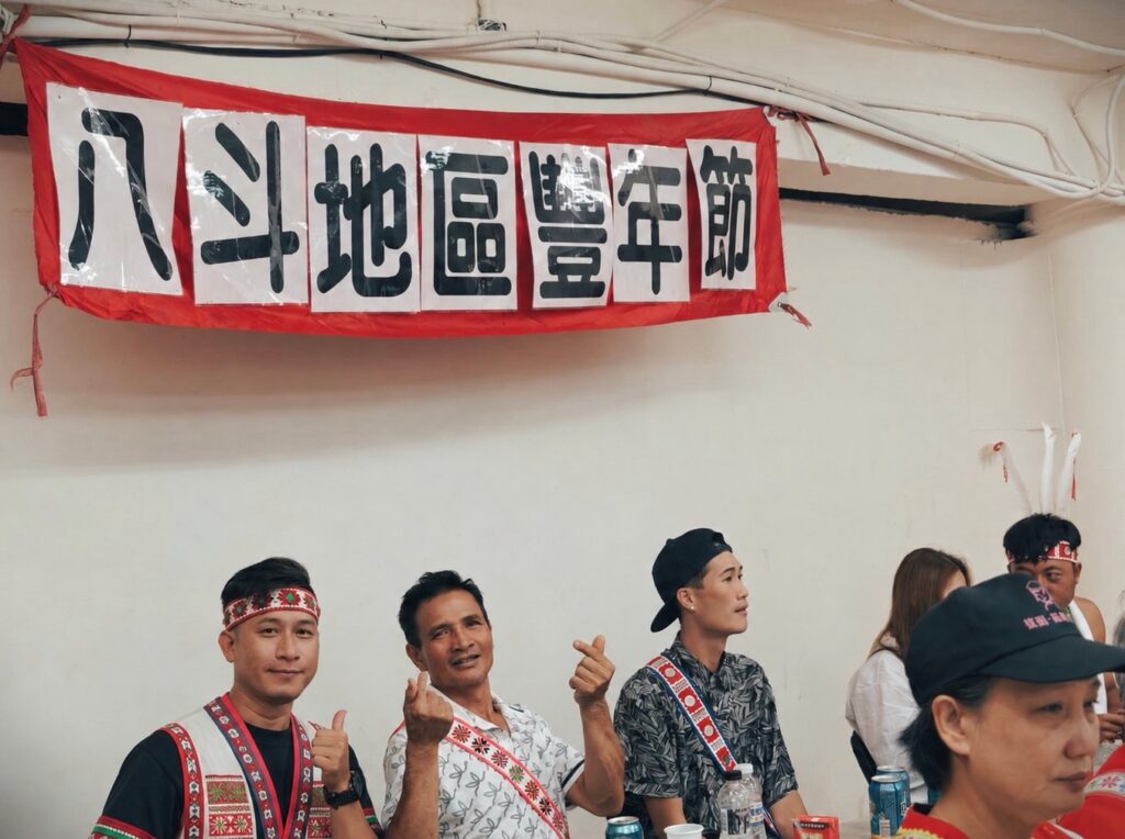 警方於活動現場進行犯罪預防宣導，向民眾傳遞防詐及安全防範觀念。（圖／記者薛秀蓮 翻攝)