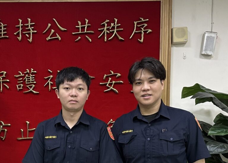文德派出所警員廖子逸(左)、郭庭尚(右)。（圖／記者薛秀蓮 翻攝)