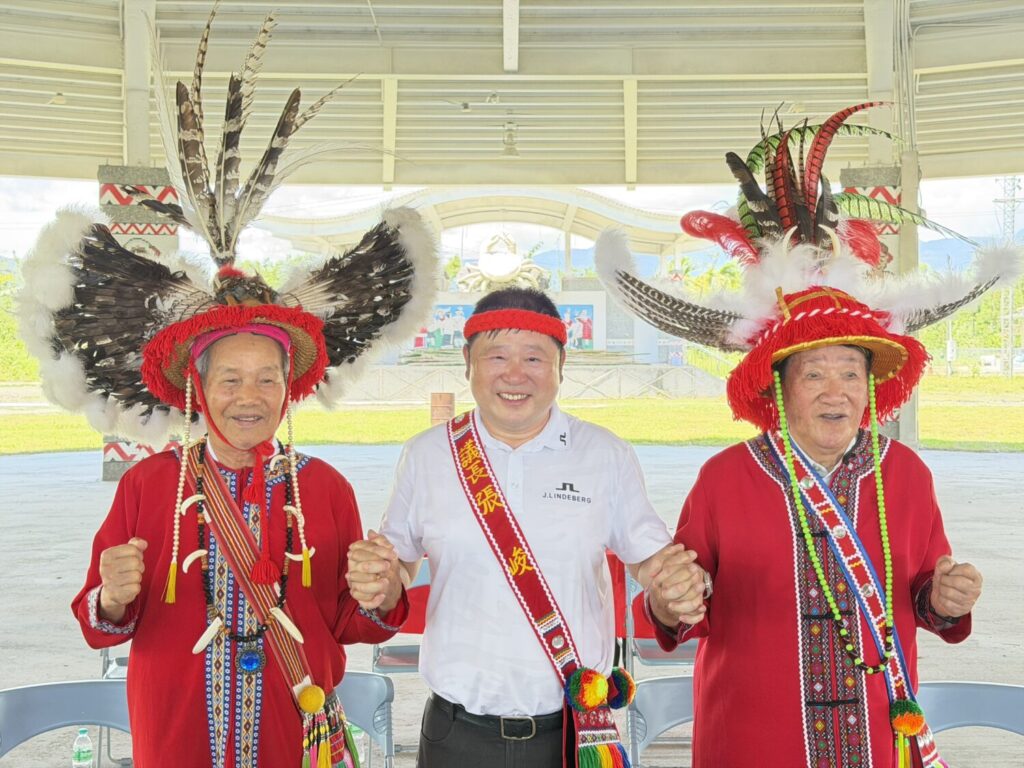 8月1日是原住民族日，今年也是「原住民」正名32週年。張峻表示，希望讓青年願意返鄉、讓土地更有價值、讓產業更具希望、讓家庭生活更加安定，攜手守護花蓮208個部落，共同為下一代打造一個更有尊嚴、更有希望的家園。（圖／記者 趙靜姸翻攝）
