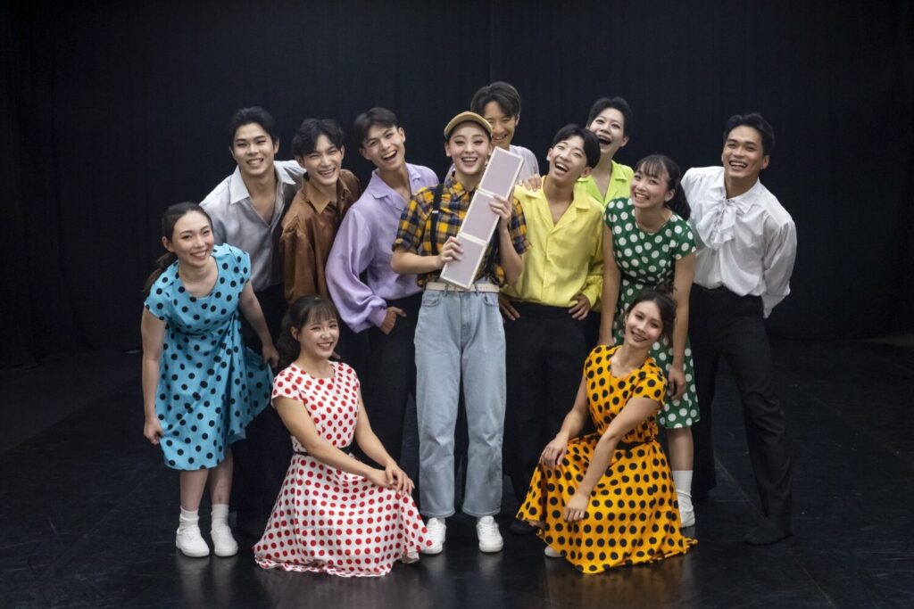 劇藝無限海外演出吸引大批觀眾,臺灣青年以戲曲及民俗技藝,在國際舞台留下文化交流身影。(圖/凌華教育基金會提供)