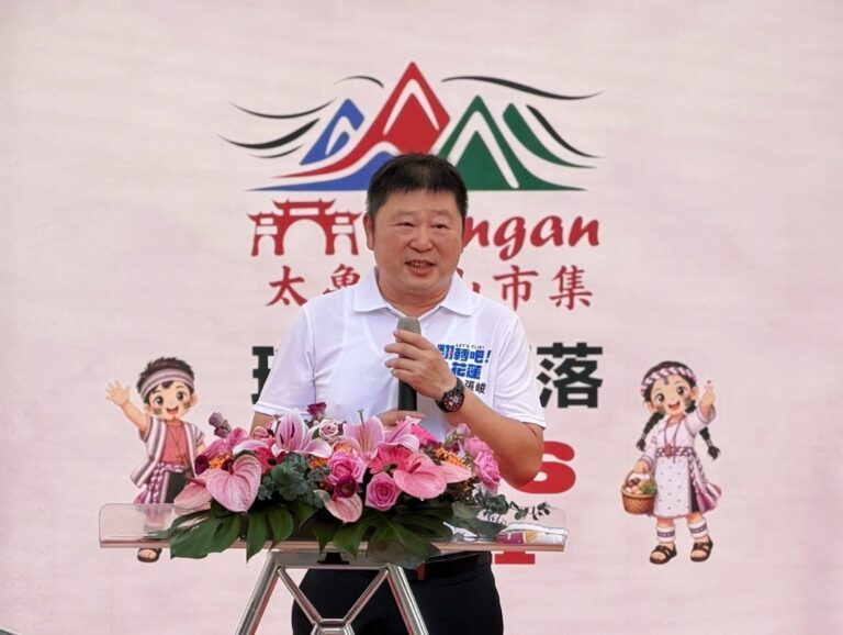 張峻出席第五屆「太魯閣山市集」時指出,太魯閣山市集將山海之間孕育的文化結晶帶進市區,不僅讓更多民眾認識太魯閣族文化,也增加部落產品被看見、被購買的機會。(圖/記者 趙靜姸翻攝)