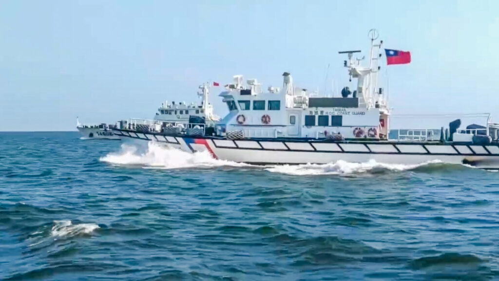 中國海警假借執法巡查再度侵擾金門，海巡嚴密監控迅速對應迫近強勢驅離。（圖／海巡署）