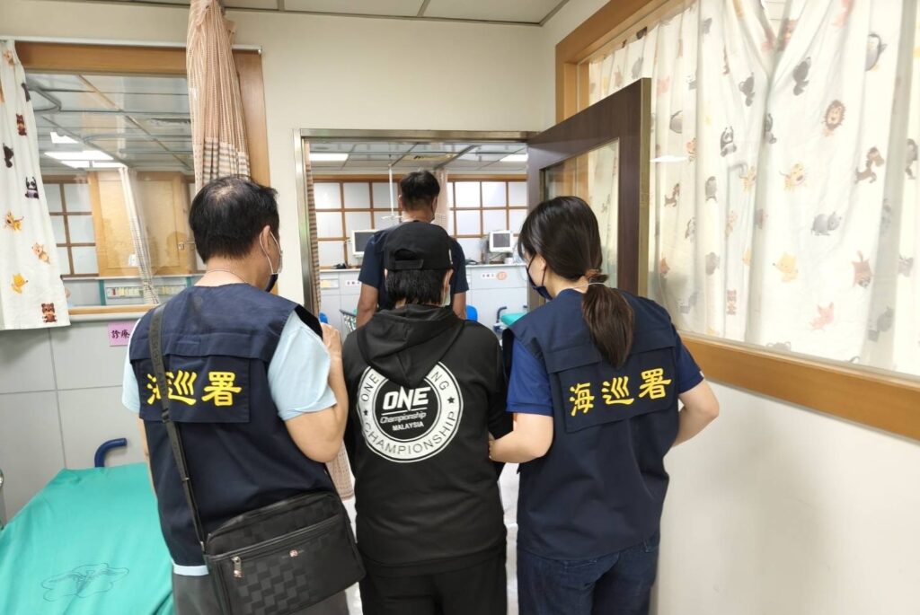 泰女吞72顆海洛因闖關，海巡於高雄小港機場逮捕。（圖／海巡署）