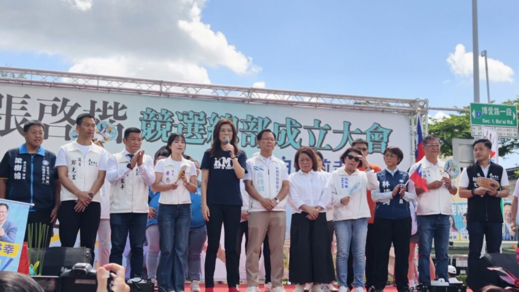 國民黨主席鄭麗文呼籲鄉親在教師節這天與全國教師同心，11月28日將選票投給真正在乎教育與在地發展的張啓楷。(圖／記者翻攝)