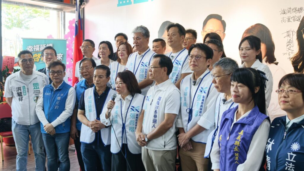 黃敏惠特別強調，張啓楷競選總部成立，代表著嘉義要繼續團結「拚出一條路」。嘉義市民必須展現骨氣與爭氣，絕不能讓人看不起。(圖／記者翻攝)