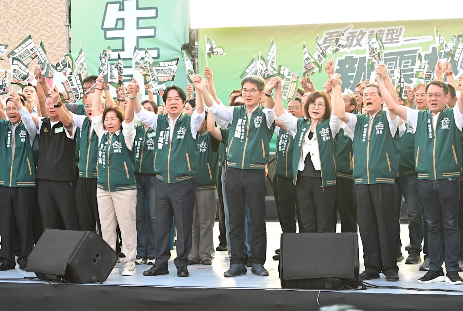 劉建國成立競總，團隊團結在一起。（圖/記者葉子綱翻攝）