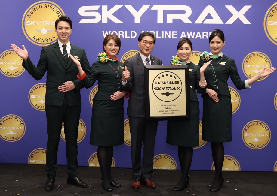 長榮航空勇奪2026年SKYTRAX「全球最佳豪華經濟艙」、「全球最佳豪華經濟艙服務用品」及「全球最佳家庭友善航空公司」三項世界第一的榮耀。(圖/長榮航空提供)