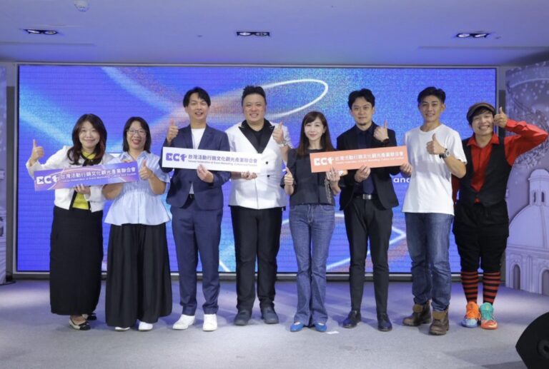 台灣活動行銷文化觀光產業聯合會理監事與貴賓合影(左起)偉太廣告李嘉慧執行長、群策行銷王明玉總經理、台北市議員陳宥丞、台灣活動行銷文化觀光產業聯合會謝尊宇理事長、台北市議員許淑華等。(圖/台灣活動行銷文化觀光產業聯合會 提供)