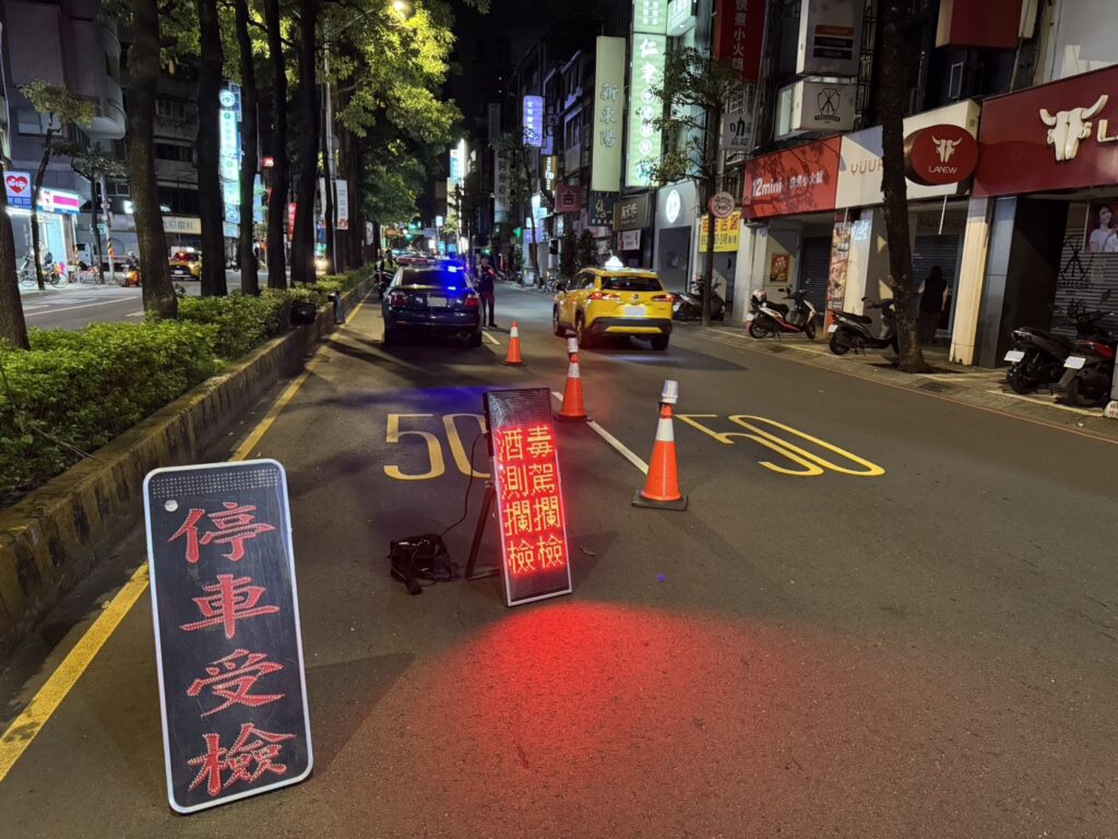 新北警持續全市同步取締毒酒駕。(圖／記者李健興 翻攝）