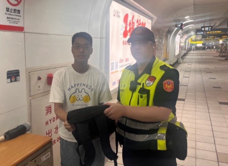 現場處理員警楊斯傑。(圖/記者李健興 翻攝)