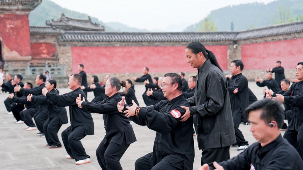 「小糖樂學」目前提供太極拳、八段錦等養生運動課程,也涵蓋手機攝影、英語及樂器等不同類型的興趣學習內容。(圖/樂學科技提供)