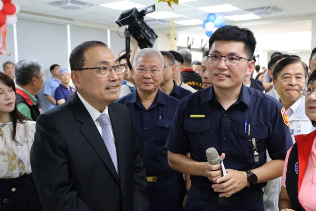 侯友宜市長主持中興橋派出所落成啟用典禮揭牌儀式。(圖／記者李健興 翻攝）