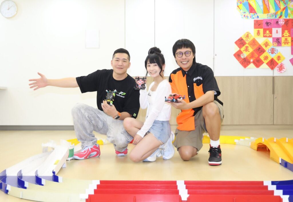 藝人草爺、「港仔台爸」張啟樂、「電玩女神」陸子玄擔任紅心字會敬老公益大使。(圖/紅心字會 提供)