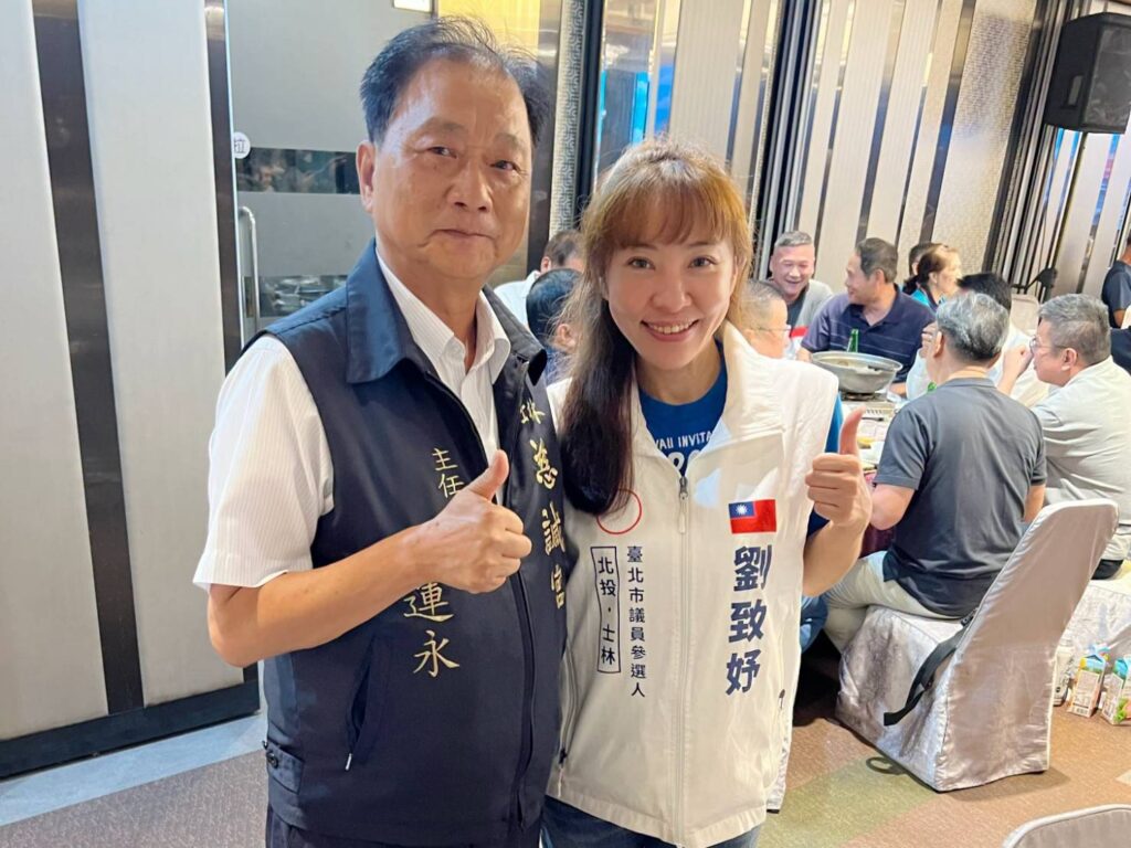 昔日童星劉致妤投入市議員選戰，獲得士林慈諴宮主任委員江運永的強力推薦。 (圖／記者翻攝)