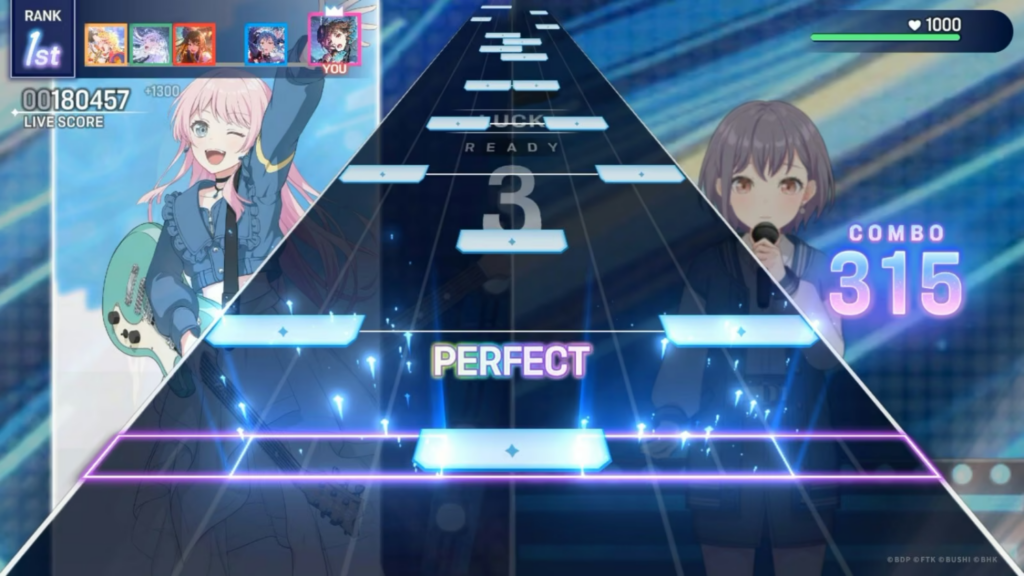 《BanG Dream! 交織的樂章》核心玩法「激奏演出」支援最多5名玩家同台演出,增加節奏遊戲的互動性。(圖/業者提供)