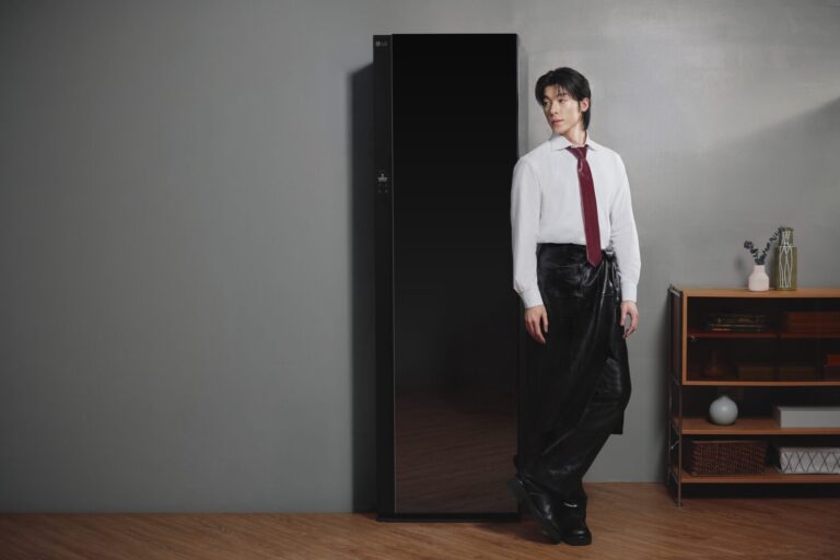 Styler再次攜手代言人許光漢推出廣告續集,聚焦殺菌、除濕需求。(圖/業者 提供)