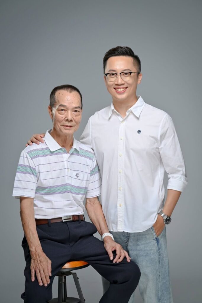 陳伯文（右）將代父出征投入竹南第三選區鎮代選舉。（圖／陳伯文粉專）