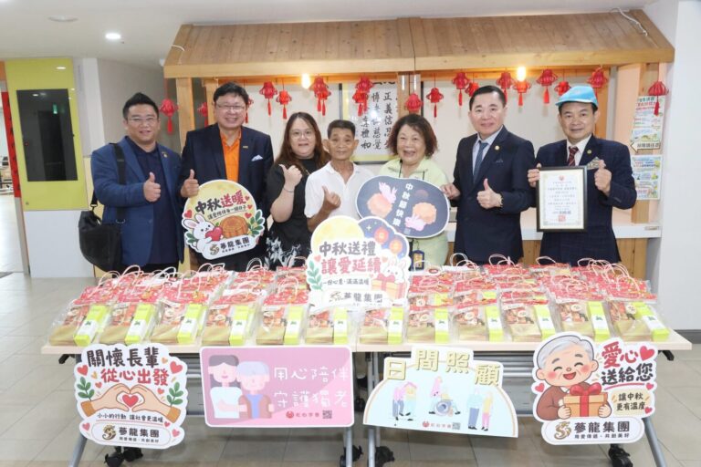 心公益的蔘龍集團謝龍飛董事長，前往紅心字會探視長者，傳遞「有人惦記著您」的暖心。(圖/紅心字會 提供)