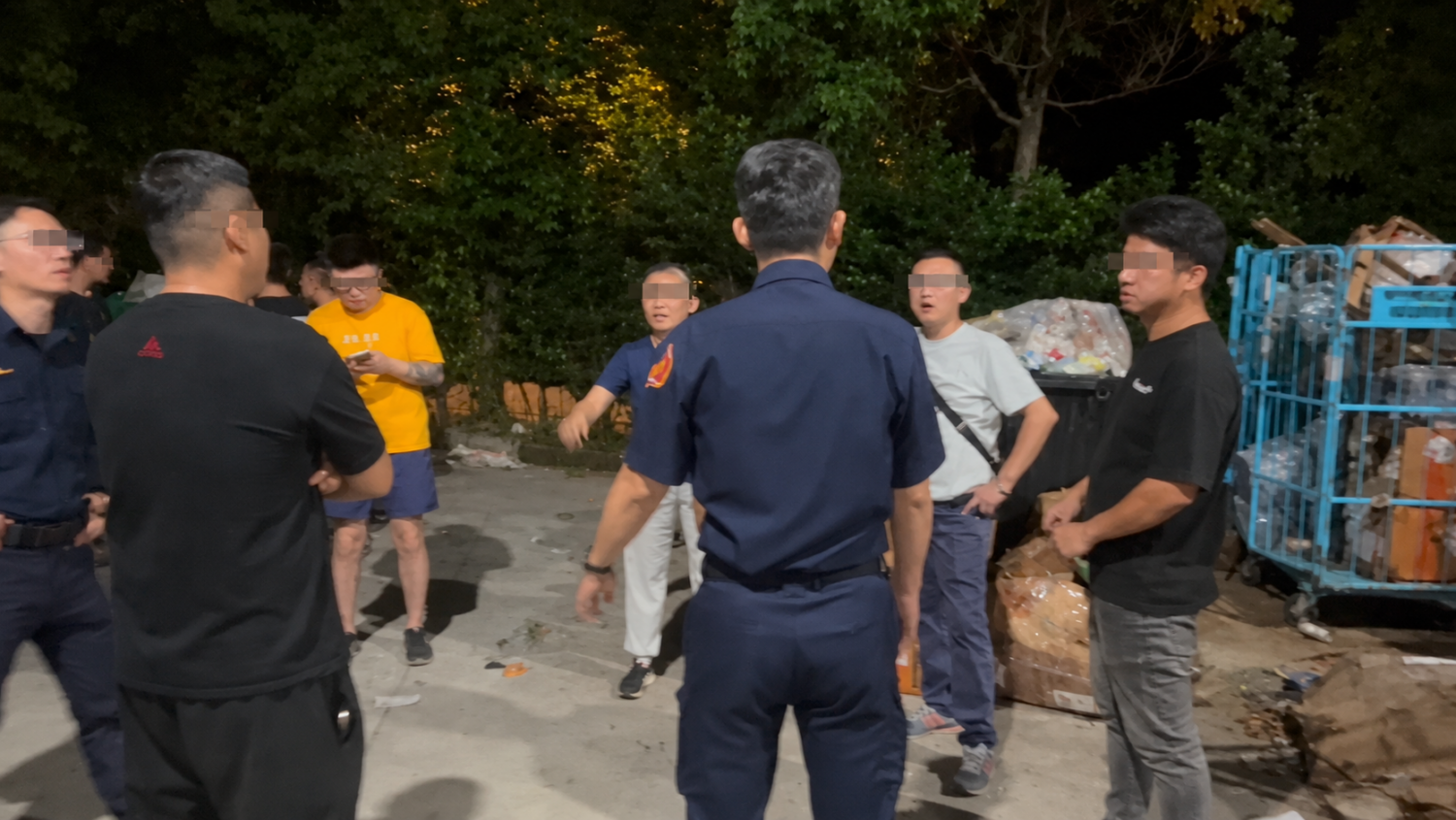 警方獲報後趕往現場蒐證並了解案情。（圖／民眾提供）