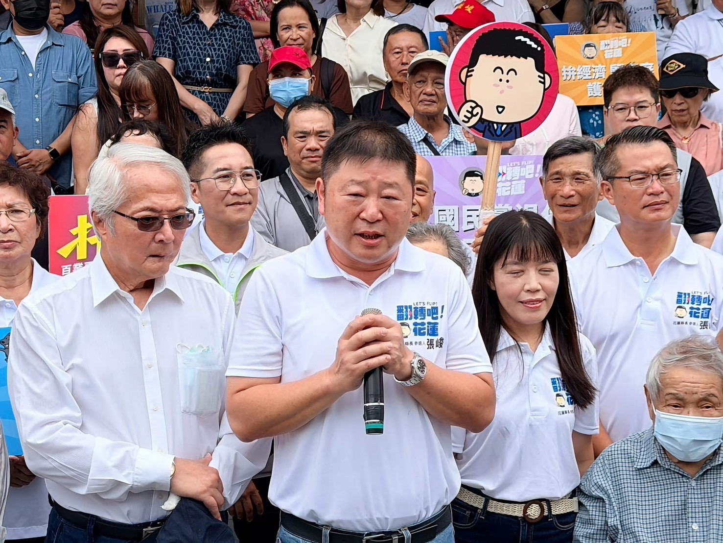 花蓮縣議會議長張峻出席活動並向支持者發表談話，積極爭取選民認同。（圖／記者張家燁翻攝）